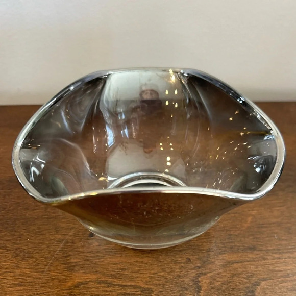 MCM Dorothy Thorpe Style Silver Fade Glass Triangle Salad/Candy/Dip Bowl EUC - Picture 2 of 7